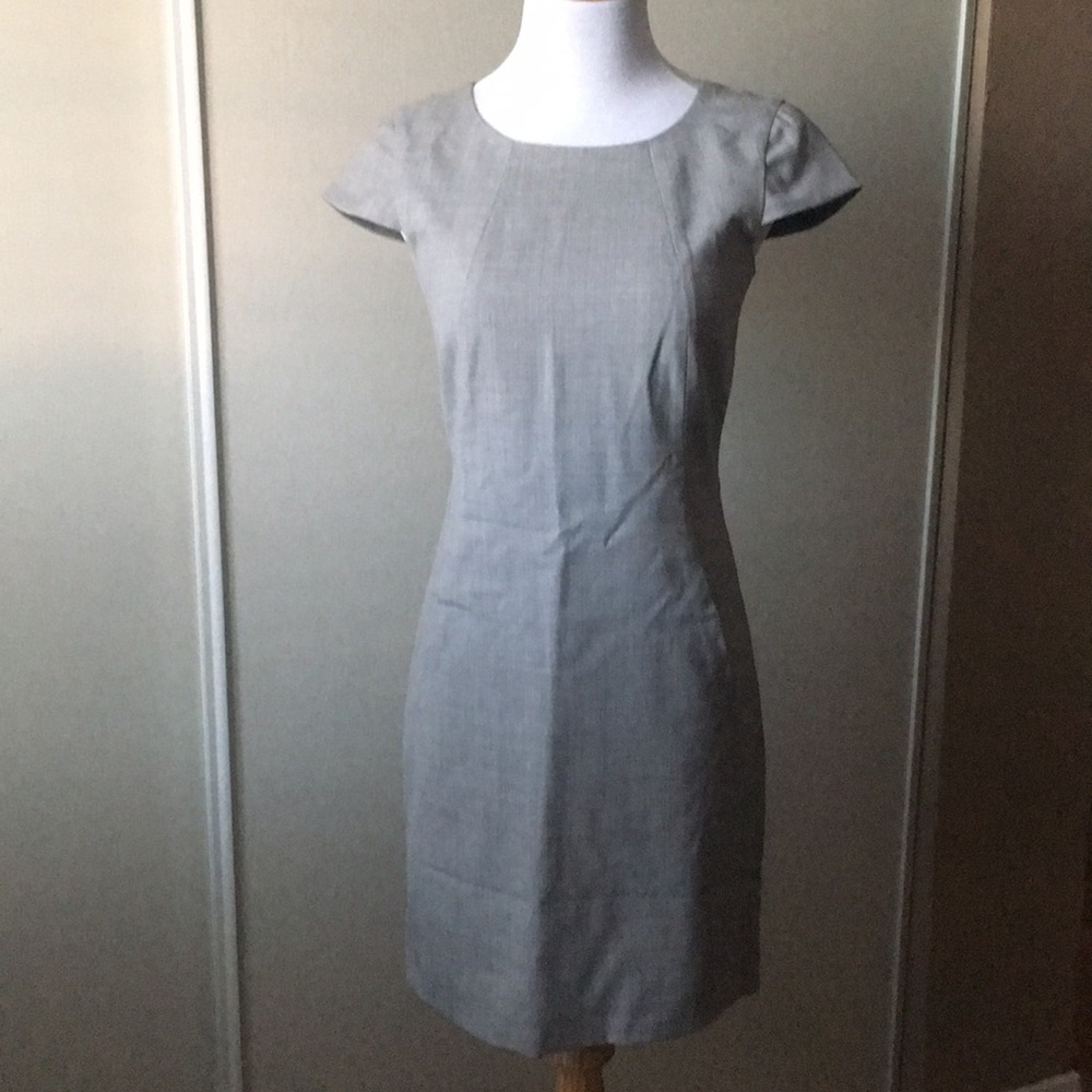 Grey Theory Rikae Shift Dress in Size 0